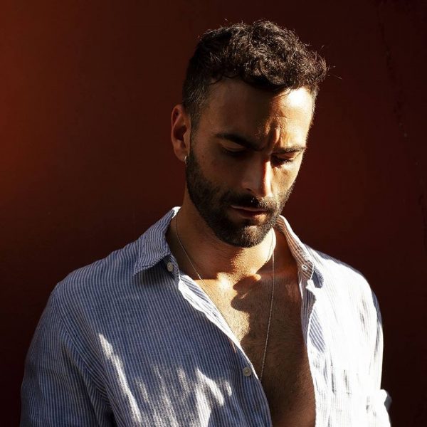 Risultati immagini per mengoni video voglio